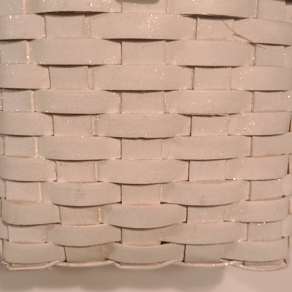 Snowflakes are Angel Kisses" Hinged basket Lid - Picture 4 of 14